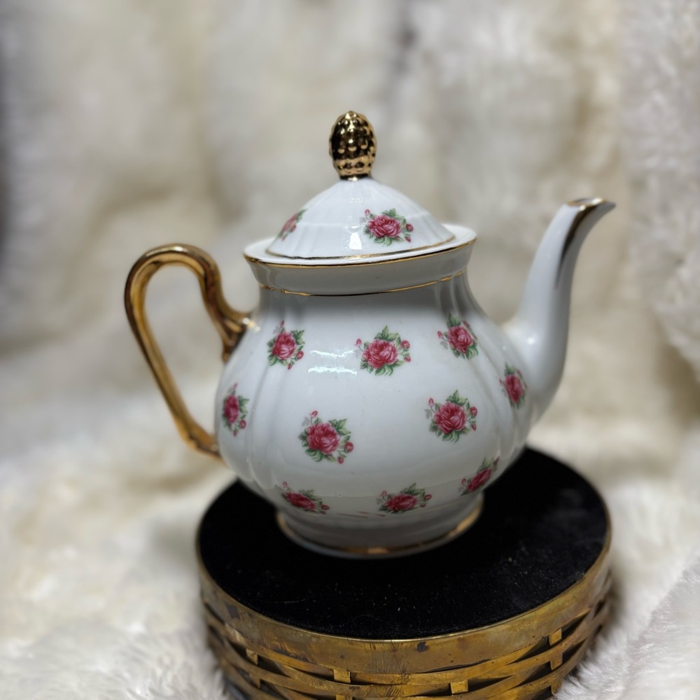 Vintage Nasco Fine China hot teapot with a rose pattern, handcrafted in Japan. - Picture 6 of 13